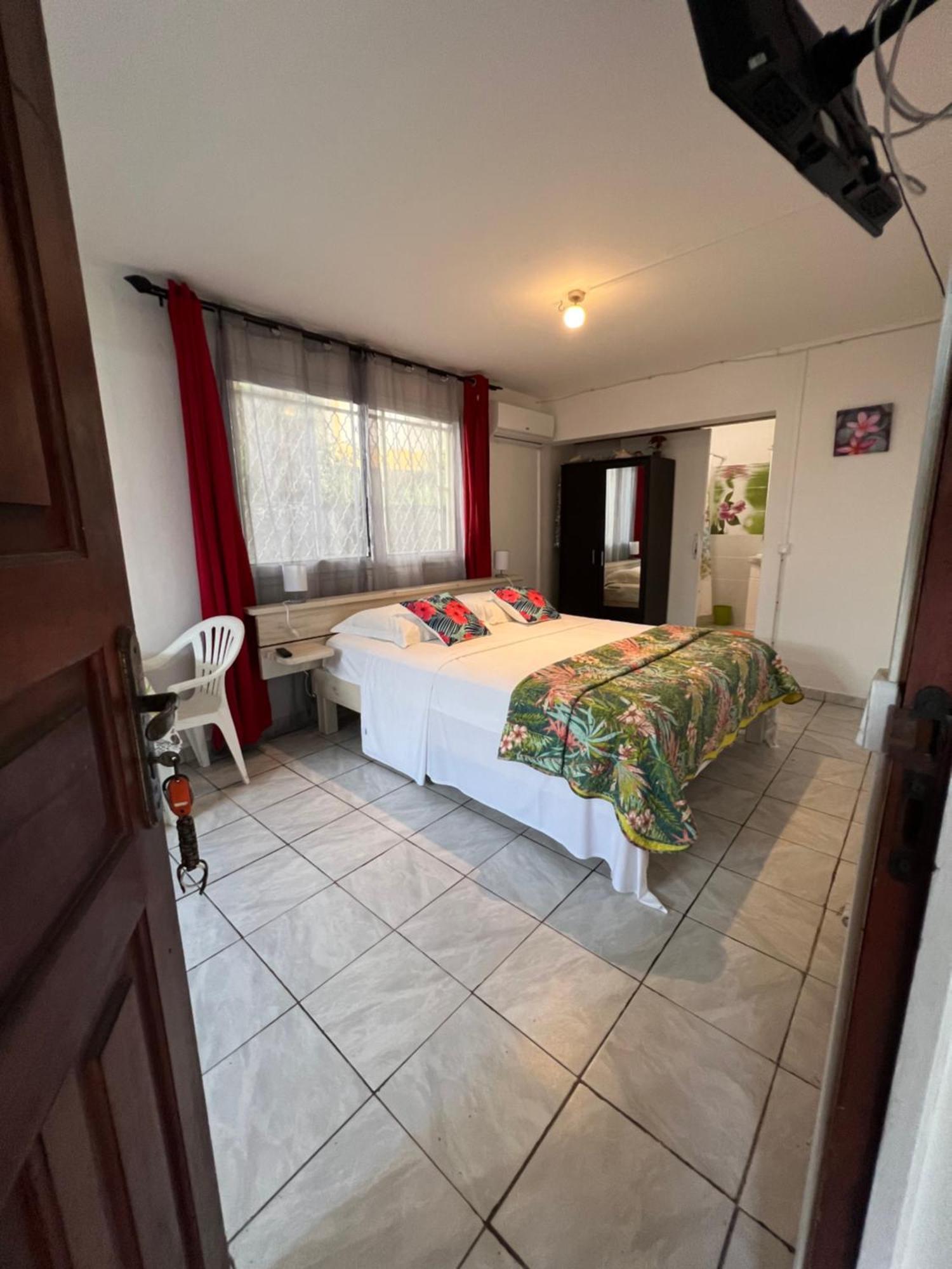 Location Tropical Leilighet Sainte-Anne  Eksteriør bilde