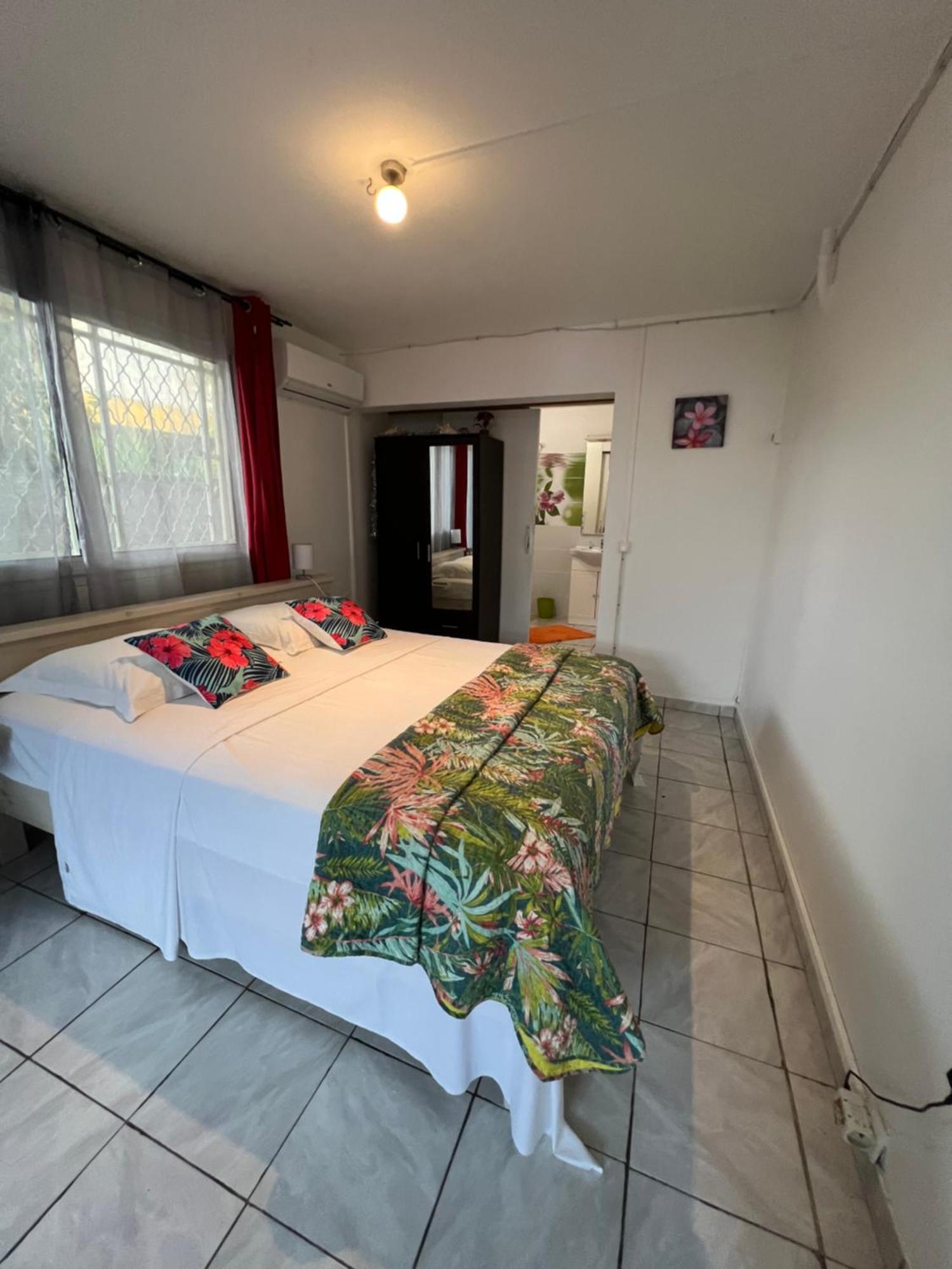 Location Tropical Leilighet Sainte-Anne  Eksteriør bilde